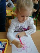 Kolorowanie kredkami w konturach