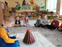 Eksperyment "Wybuch wulkanu"
