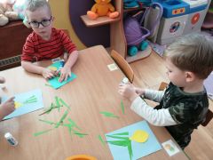 "Cebulka i szczypior"-naklejanie elementów