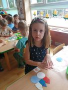 "Pojazdy"- układanie z figur geometrycznych
