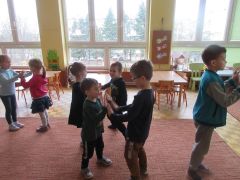 "Wróbelki" - zabawa taneczna do muzyki F. Rybińskiego