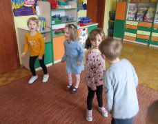 "Wróbelki" - zabawa taneczna do muzyki F. Rybińskiego