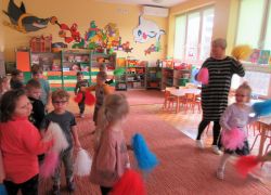 "A grand Day Out" - zabawa taneczno - ruchowa