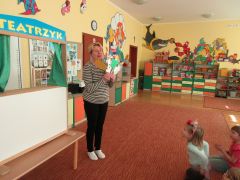 teatrzyk "Historia śniegowego bałwanka co przed wiosną do morza uciekał" wg. E. Szelburg - Zarembiny