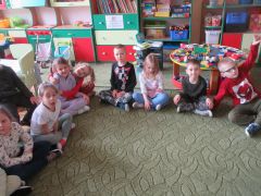 "Przyjście wiosny" J. Brzechwa inscenizacja pracowników przedszkola