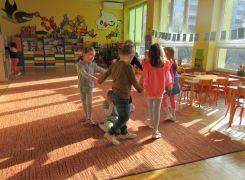 Stary niedźwiedź - zabawa zorganizowana przez dzieci