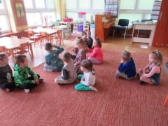 Kurka mała - zabawa ze śpiewem w parach - masażyk