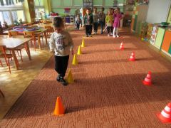 zabawy ruchowe z jajeczkami