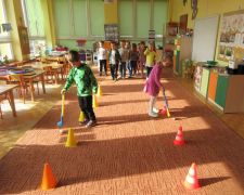 zabawy ruchowe z jajeczkami