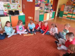 granie na dzwonkach z wykorzystaniem dźwięków pentatoniki