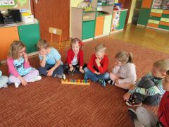 granie na dzwonkach z wykorzystaniem dźwięków pentatoniki