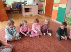 granie na dzwonkach z wykorzystaniem dźwięków pentatoniki