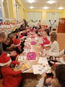 ubieranie choinki z rodzicami