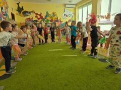 "Walczyk liści"-taniec z chusteczkami