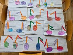 Wykonanie pracy plastycznej"Wesołe nutki"