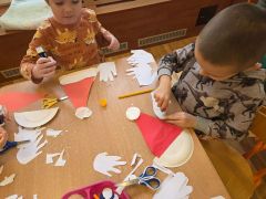 "Mikołaj"- praca z papieru