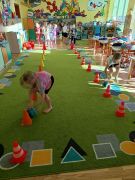 TOCZENIE PIŁEK Z POPYCHANIEM I OMIJANIEM PRZESZKÓD