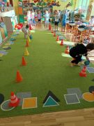 TOCZENIE PIŁEK Z POPYCHANIEM I OMIJANIEM PRZESZKÓD