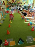 TOCZENIE PIŁEK Z POPYCHANIEM I OMIJANIEM PRZESZKÓD