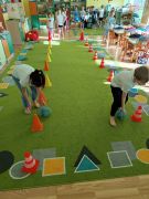 TOCZENIE PIŁEK Z POPYCHANIEM I OMIJANIEM PRZESZKÓD