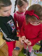 "Poszukiwacze połówek"- zabawa integracyjna