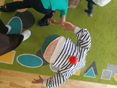 Zabawa „Piłeczkowe tańce” 