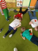 Zabawa „Piłeczkowe tańce” 