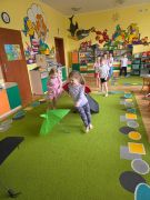 W slalomie z parasolek