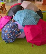 Dom grupowy z parasoli