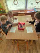 Segregujemy śmieci-praca plastyczna