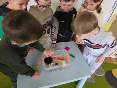 Zabawy badawcze z wodą