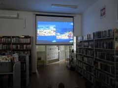 w bibliotece
