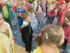 zabawy, tańce i konkursy z teatrem "Orzełek"