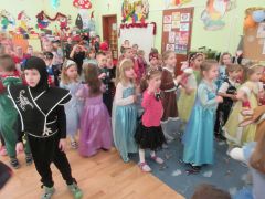 zabawy, tańce i konkursy z teatrem "Orzełek"