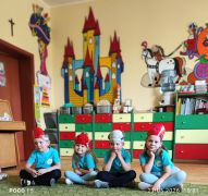 Dzieci czekają na występ 