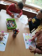 "Kogo kocham, kogo lubię"- rysowanie flamastrami i kredką