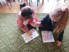 "Kogo kocham, kogo lubię"- rysowanie flamastrami i kredką