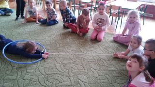 Ratujemy człowieka spod lodu.