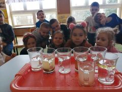 Zabawy badawcze z wodą