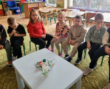 eksperyment z jajkiem, octem i pasta do zębów