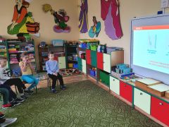 prezantacja multimadialna i film edukacyjny z programu Dziel się uśmiechem
