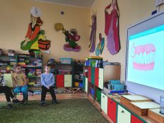 prezantacja multimadialna i film edukacyjny z programu Dziel się uśmiechem