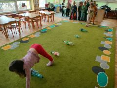 „Buteleczkowy tor przeszkód”