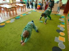 „Buteleczkowy tor przeszkód”