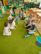 „Turlające buteleczki”