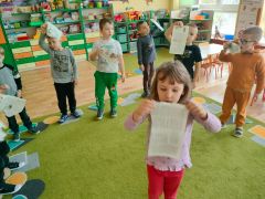 „Tańczące gazety” 