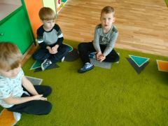 „Zgniatanie gazet”