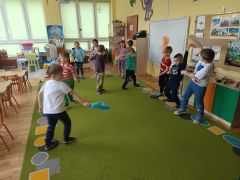 Zabawa „Taniec chust” 