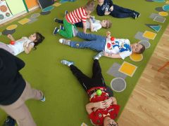 Zabawa „Piłeczkowe tańce” 