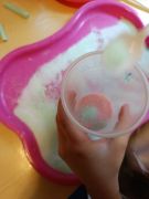 Tęcza z barwionej kredą soli 